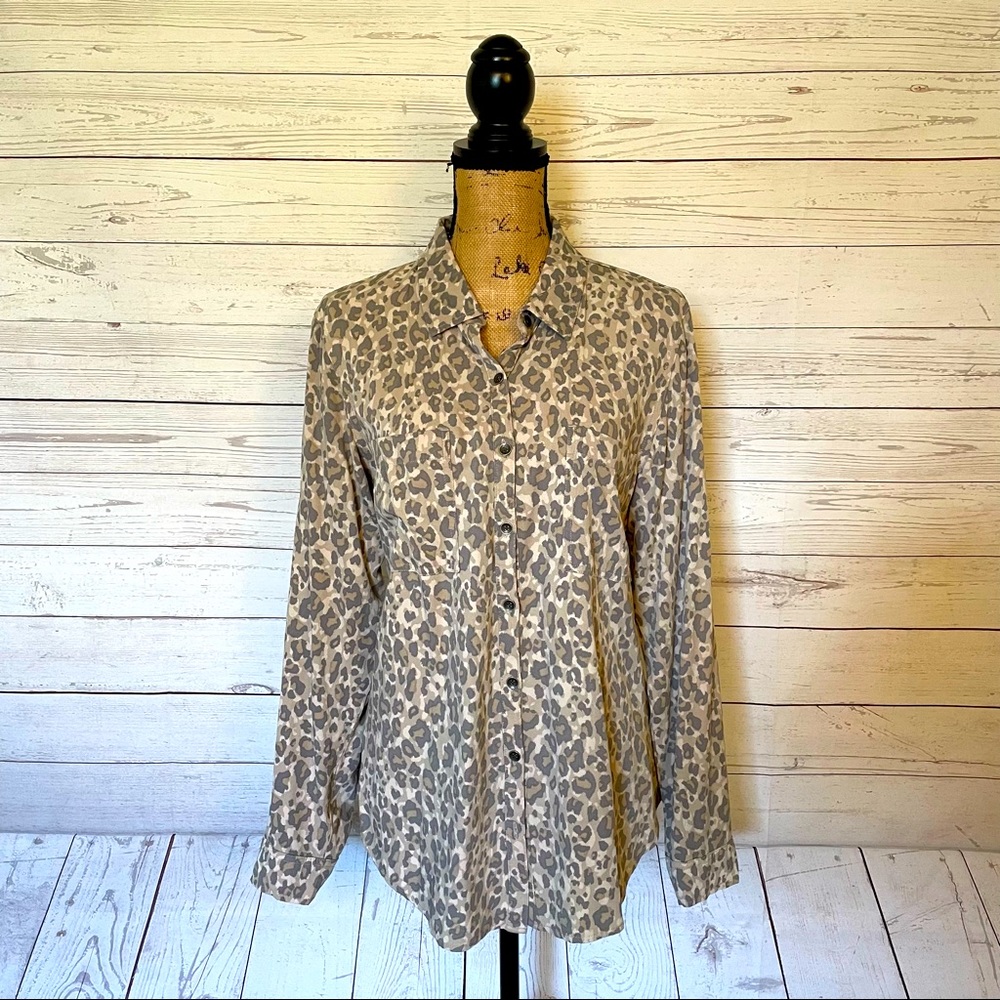 Maurices tunic style button up - size Lg